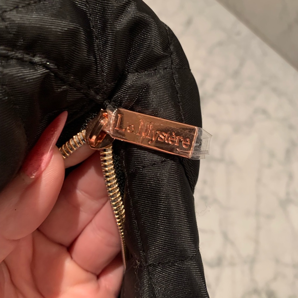 ❤️LE MYSTERE COSMETIC ZIPPERED CLUTCH❤️FLAWLESS!! NEVER USED! - Picture 5 of 5